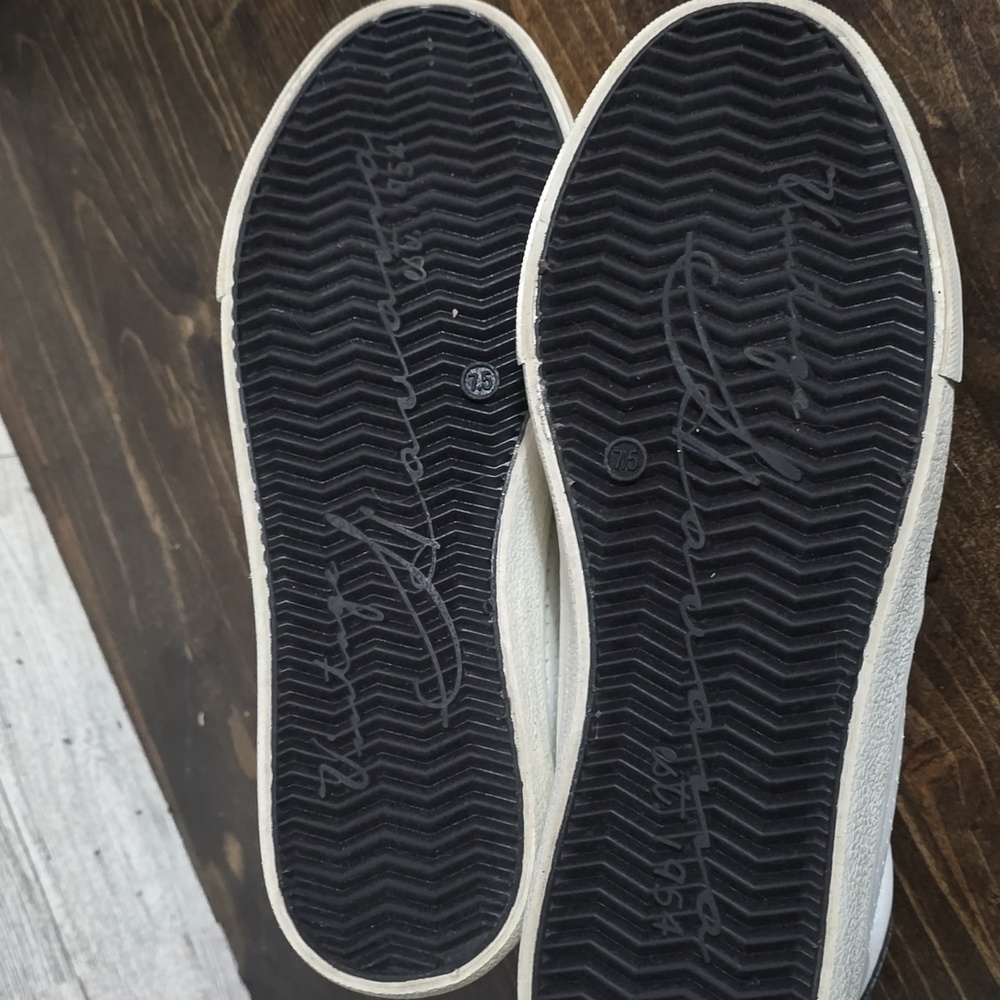 Vintage Havana White and Black Sneakers - Picture 4 of 5